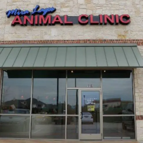 Exterior view of the Mira Lagos Animal Clinic entrance